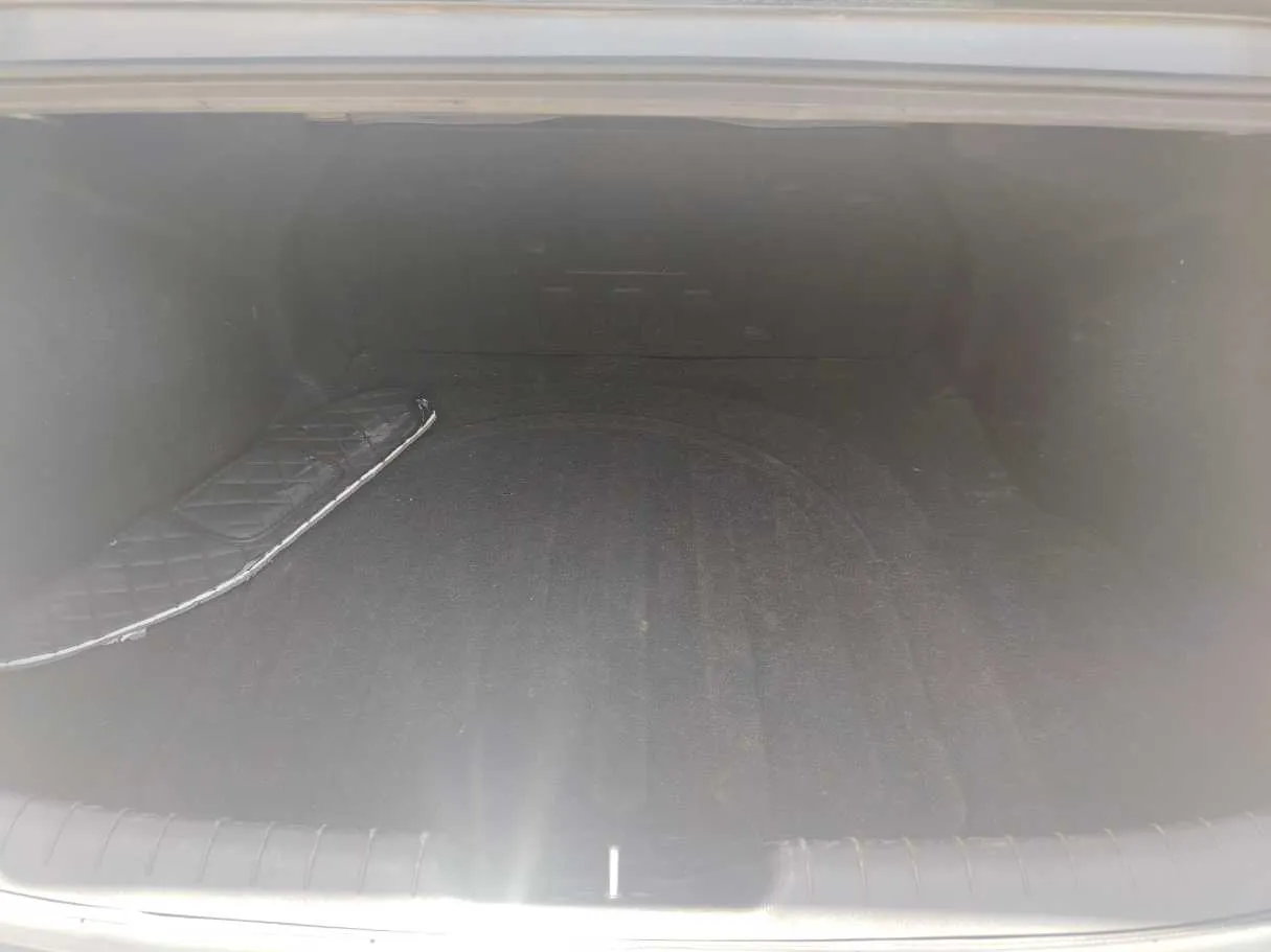 Car image 26
