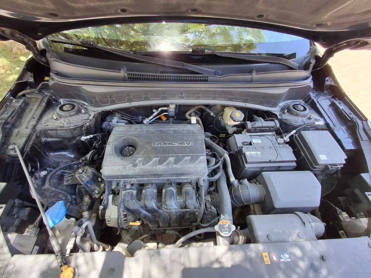 Car image 19