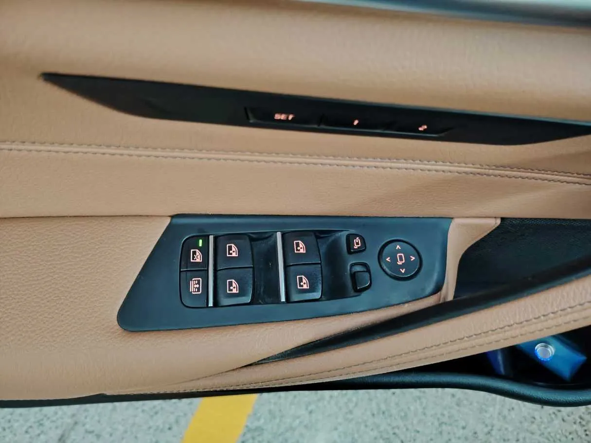Car image 40