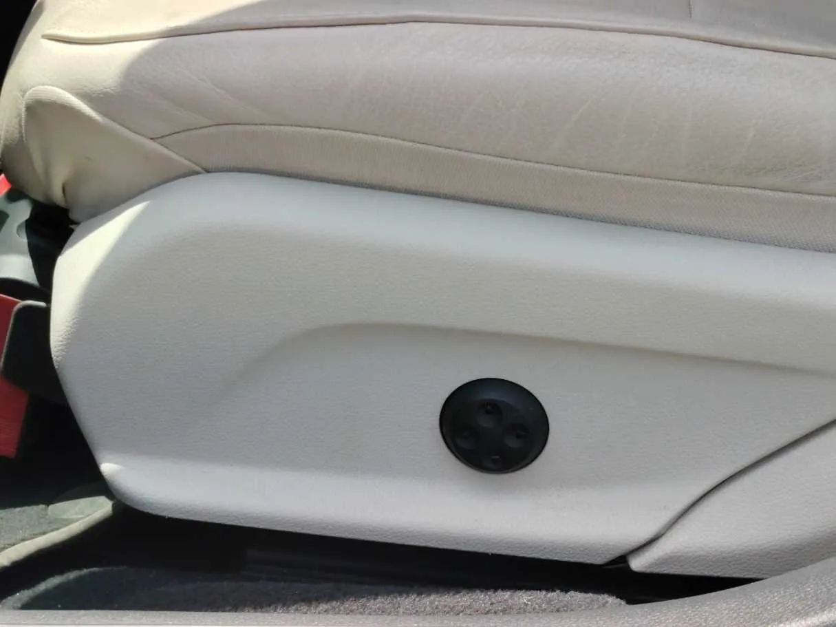 Car image 36