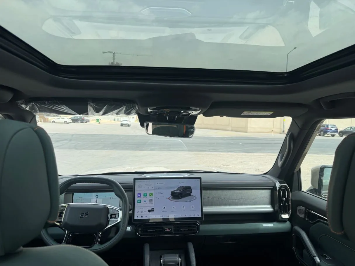 Car image 14
