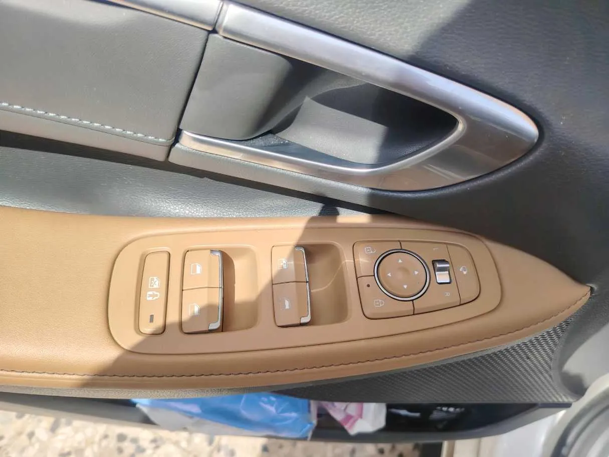 Car image 35