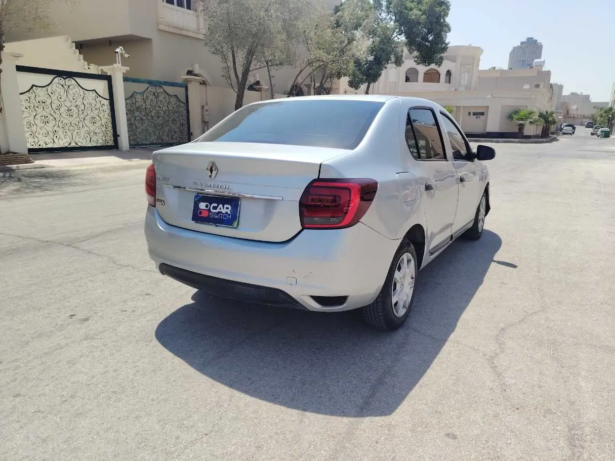 Car image 4