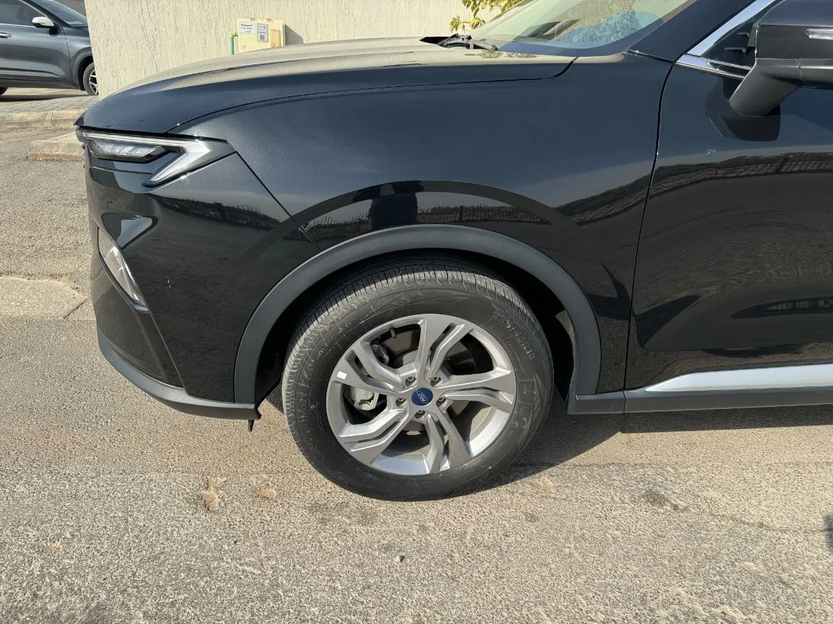 Car image 8