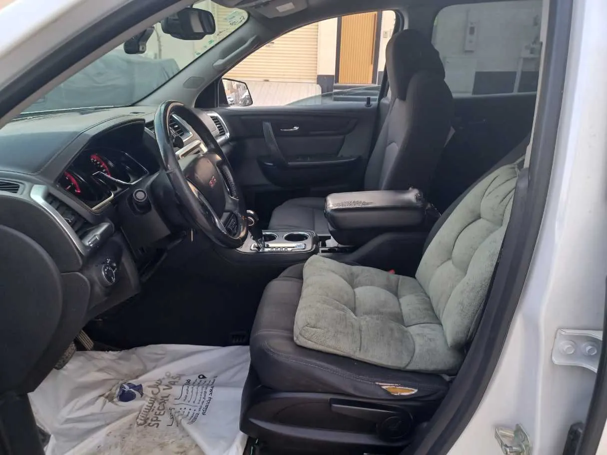 Car image 12