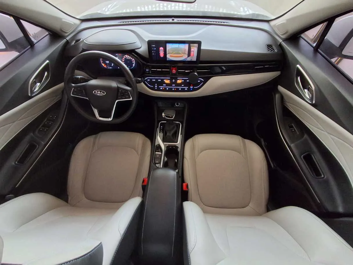 Car image 13