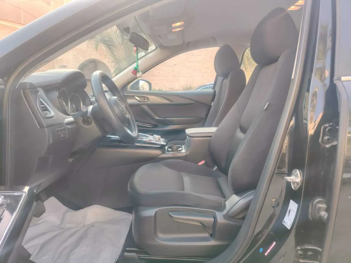 Car image 12