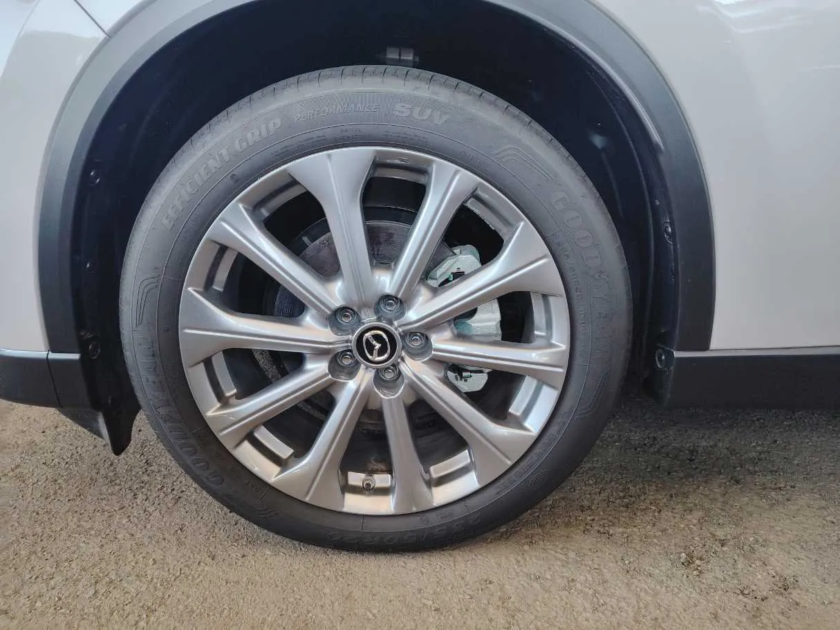 Car image 10