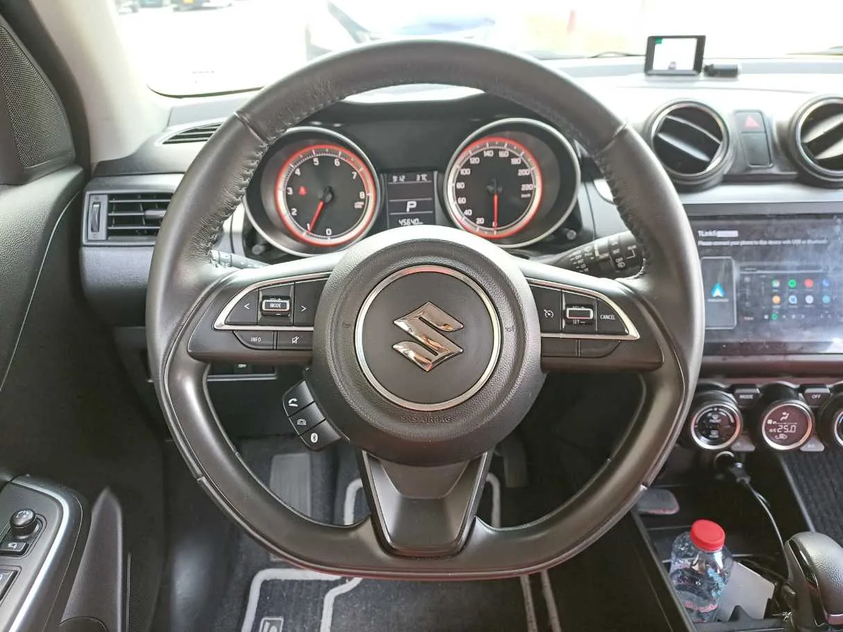 Car image 14