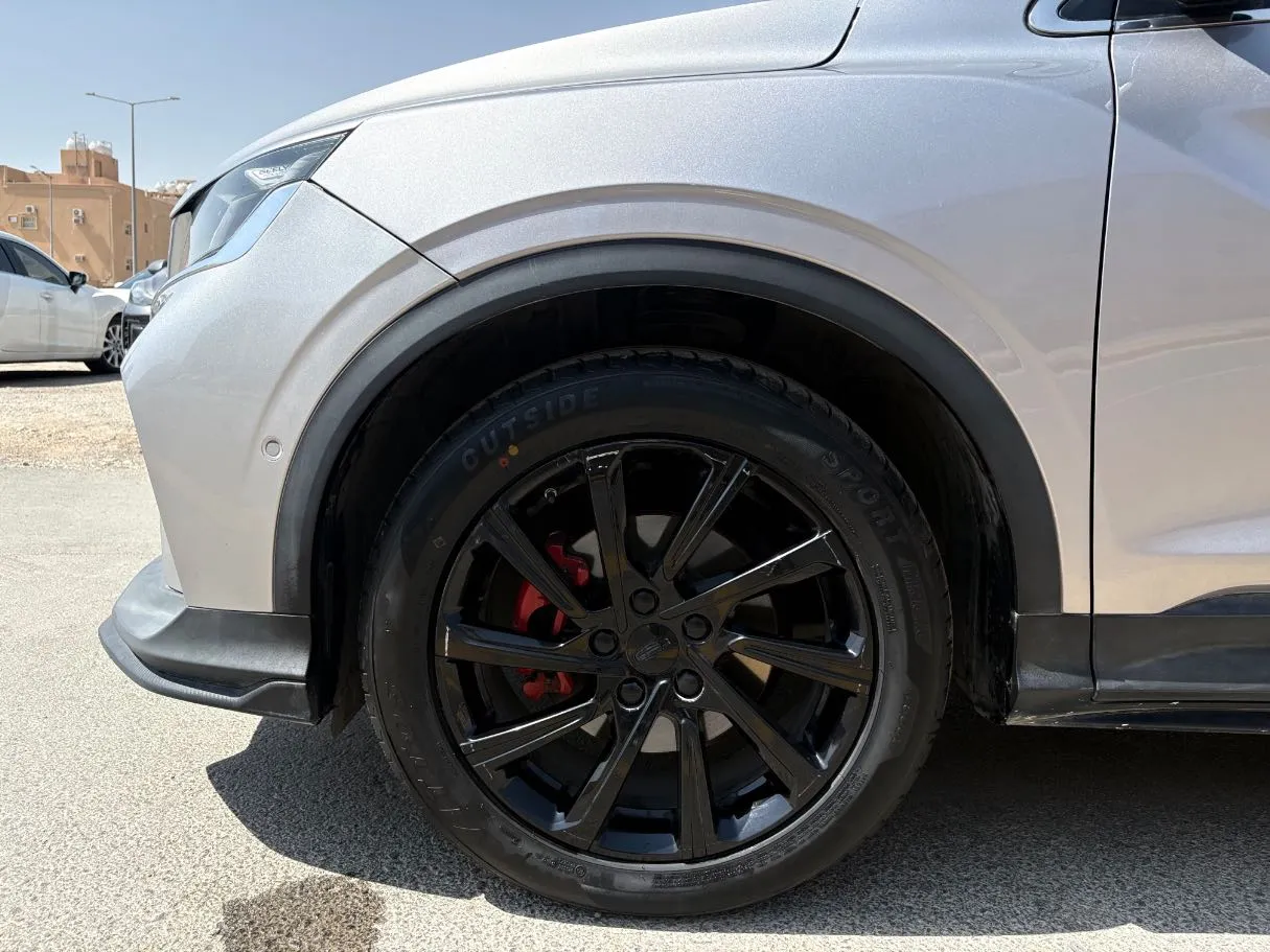 Car image 9