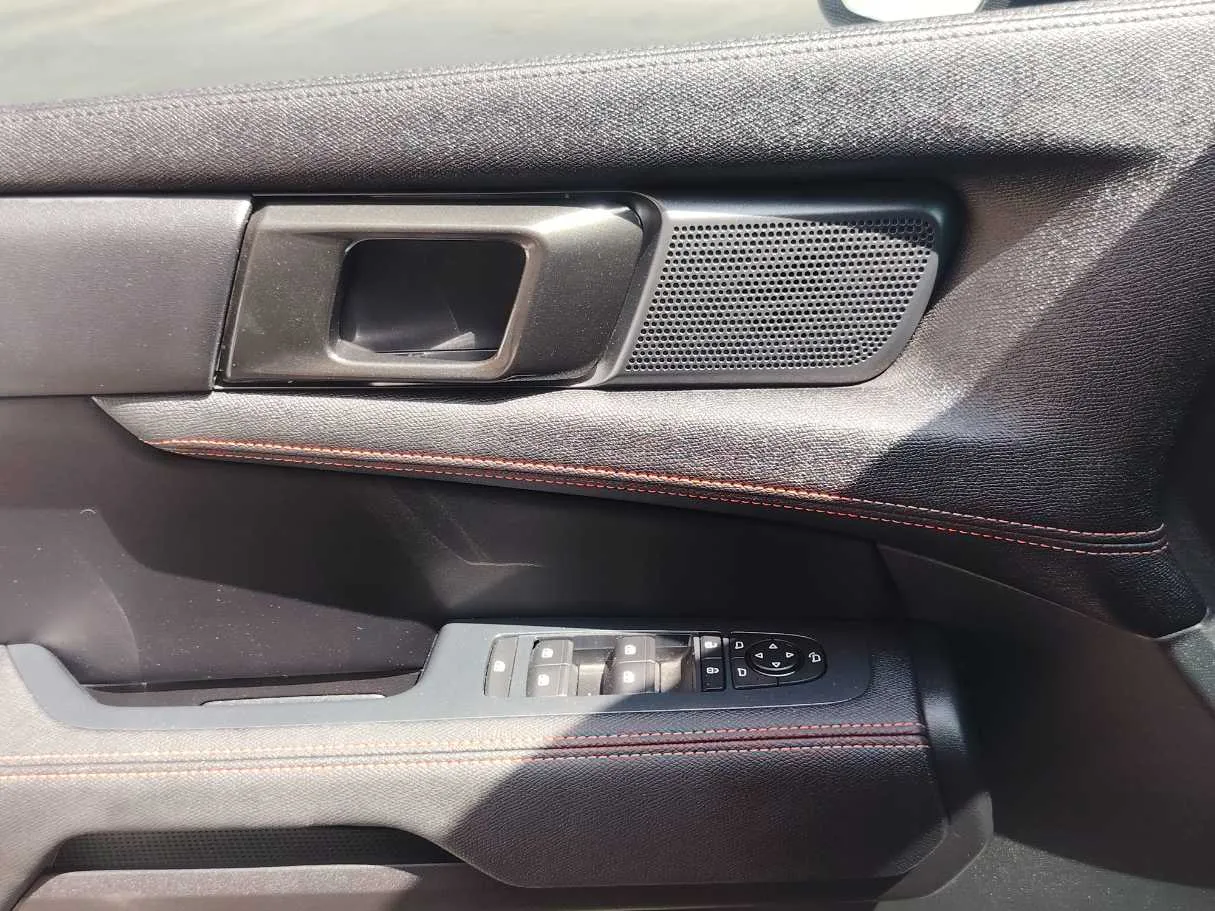 Car image 27