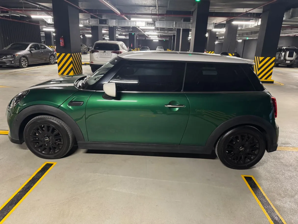 Car image 8