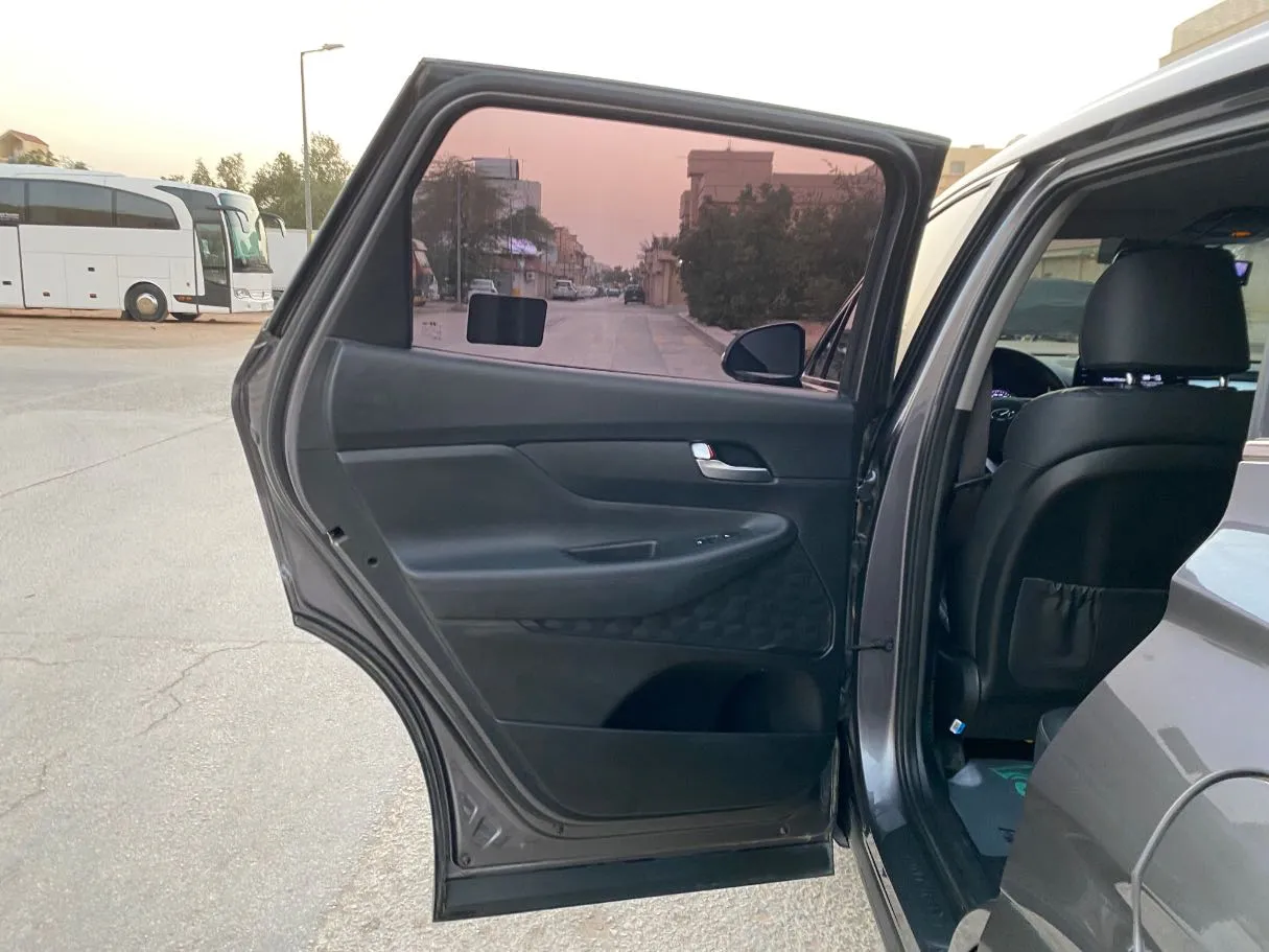 Car image 13