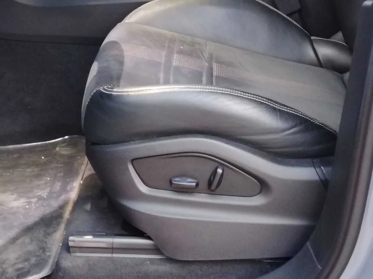 Car image 29