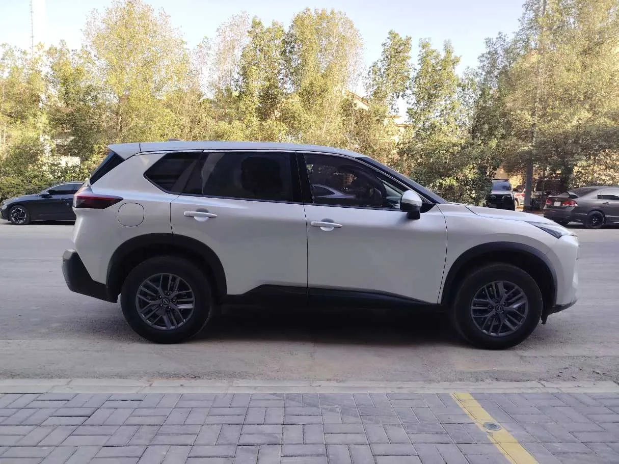 Car image 4