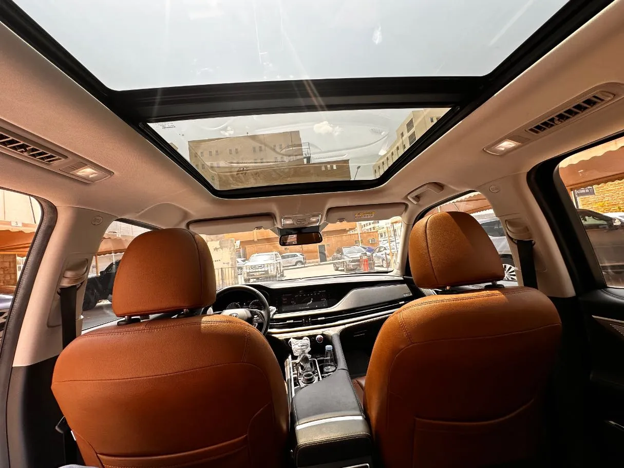 Car image 16