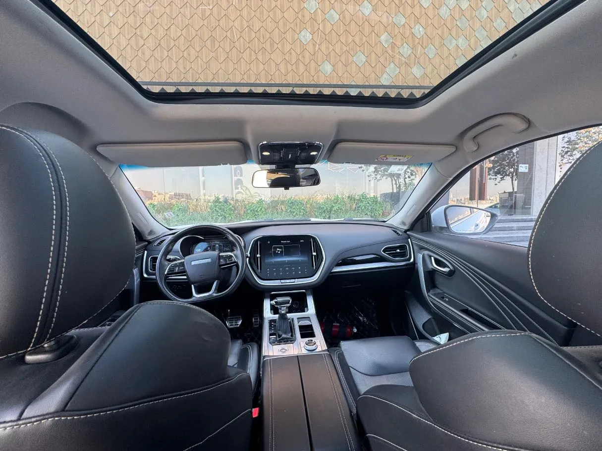 Car image 14