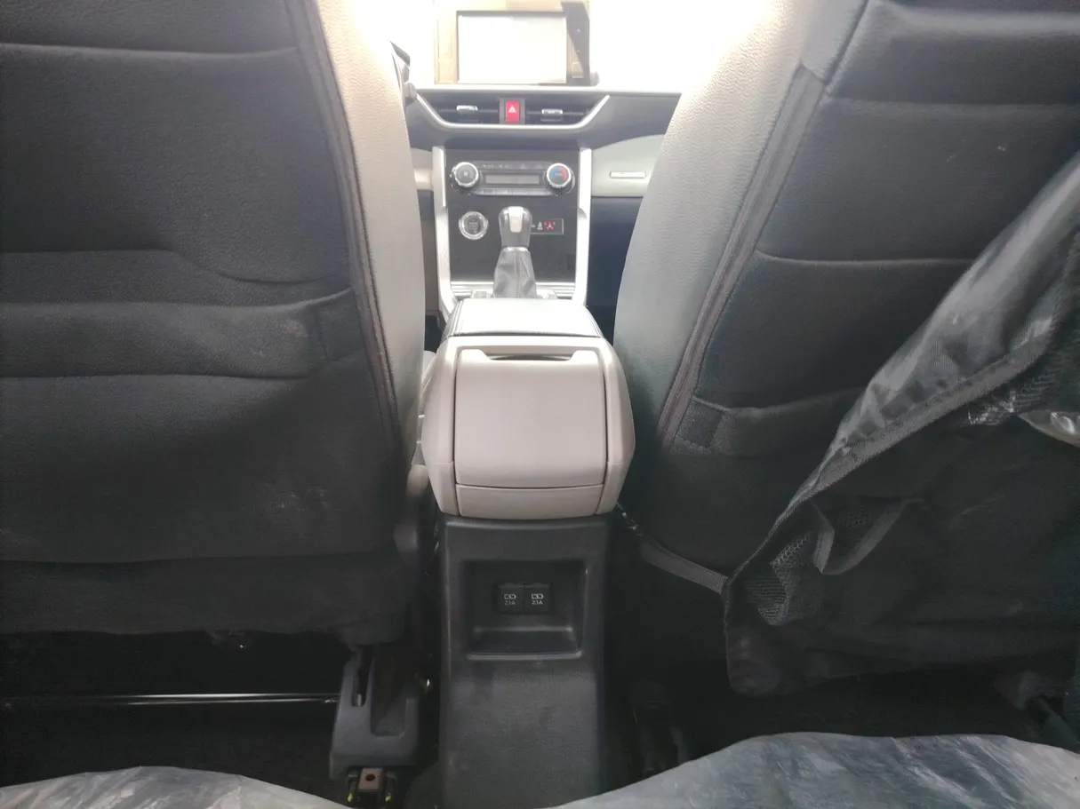 Car image 32