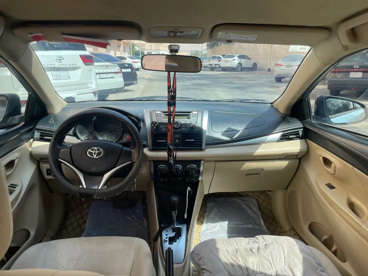 Car image 17