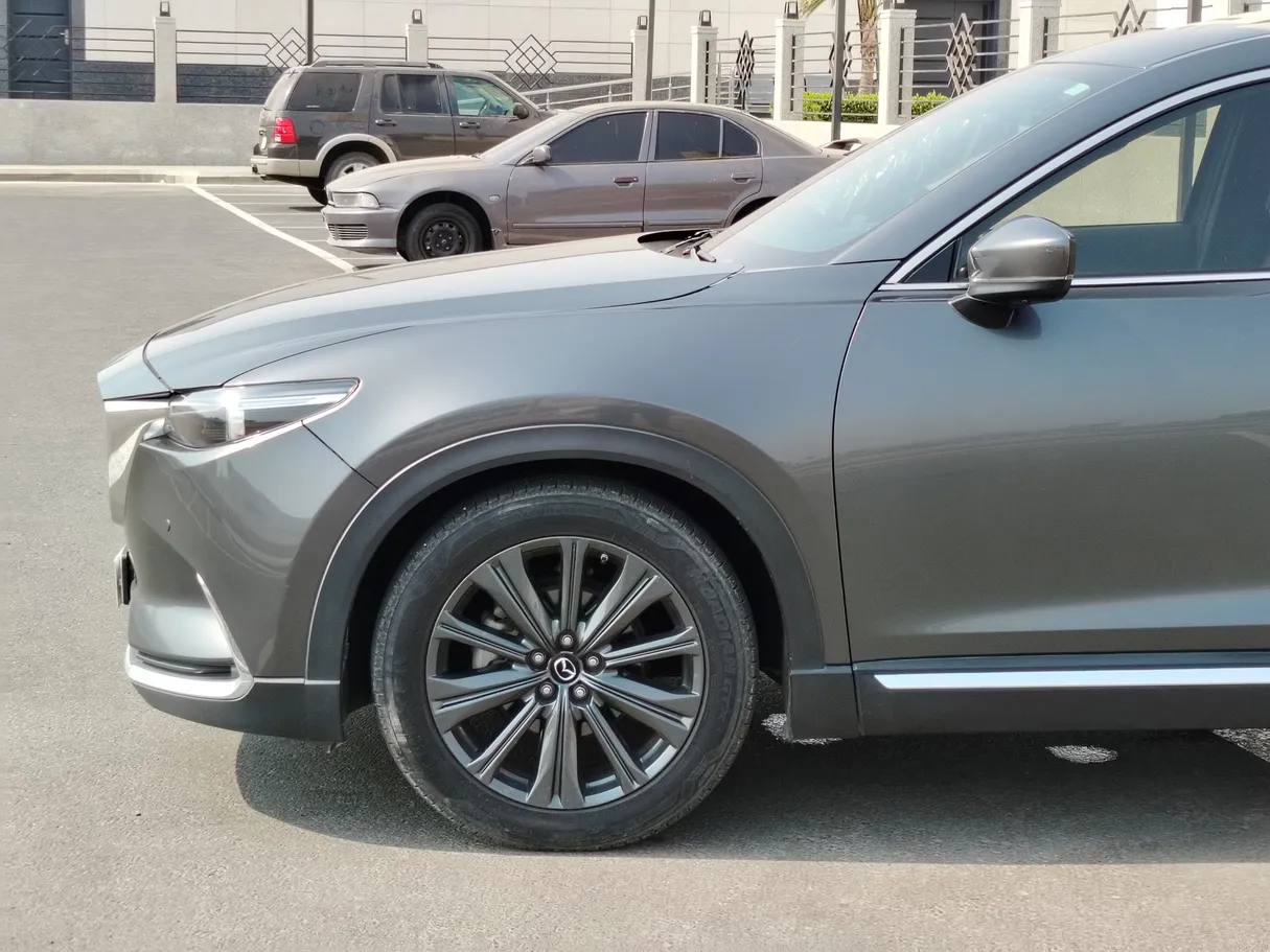Car image 9