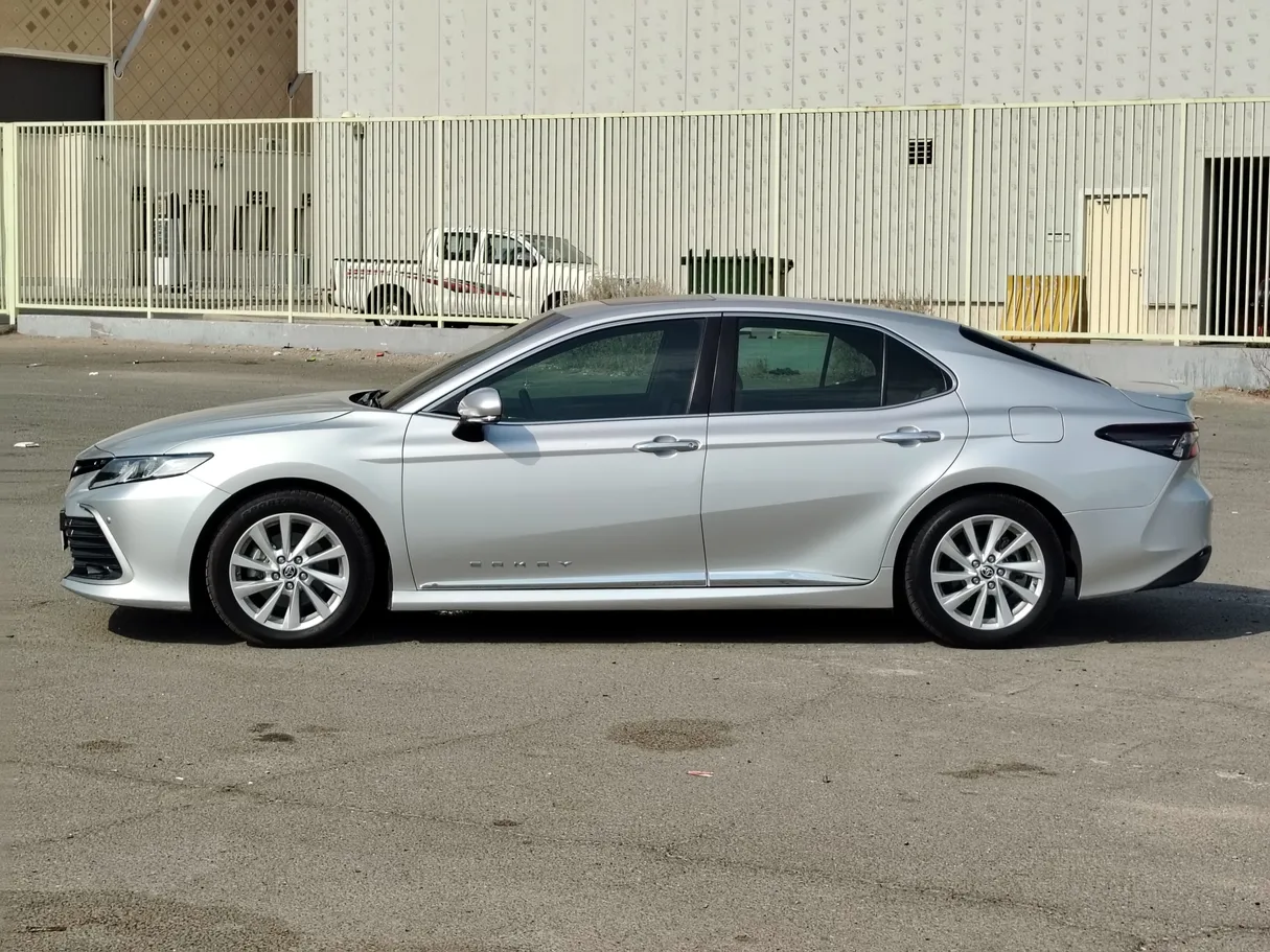 Car image 8