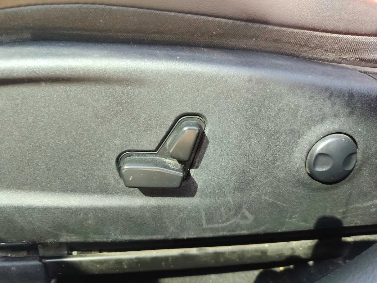 Car image 28
