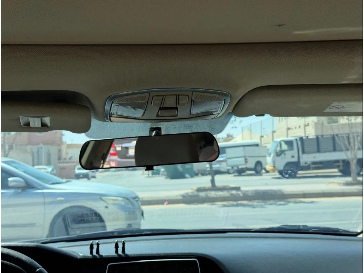 Car image 24