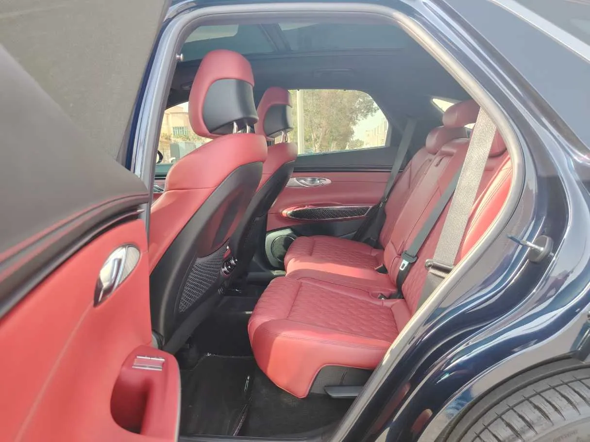 Car image 15