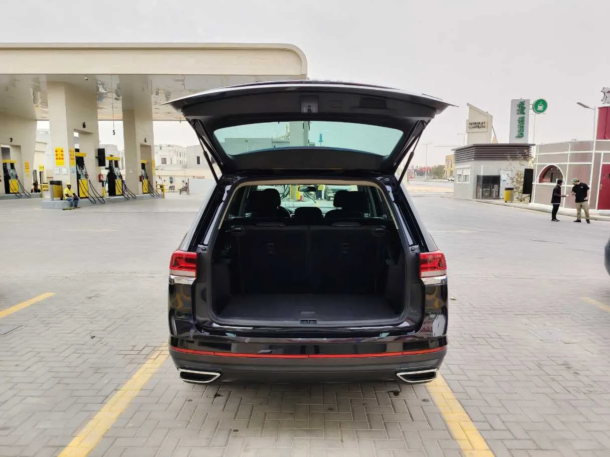 Car image 18