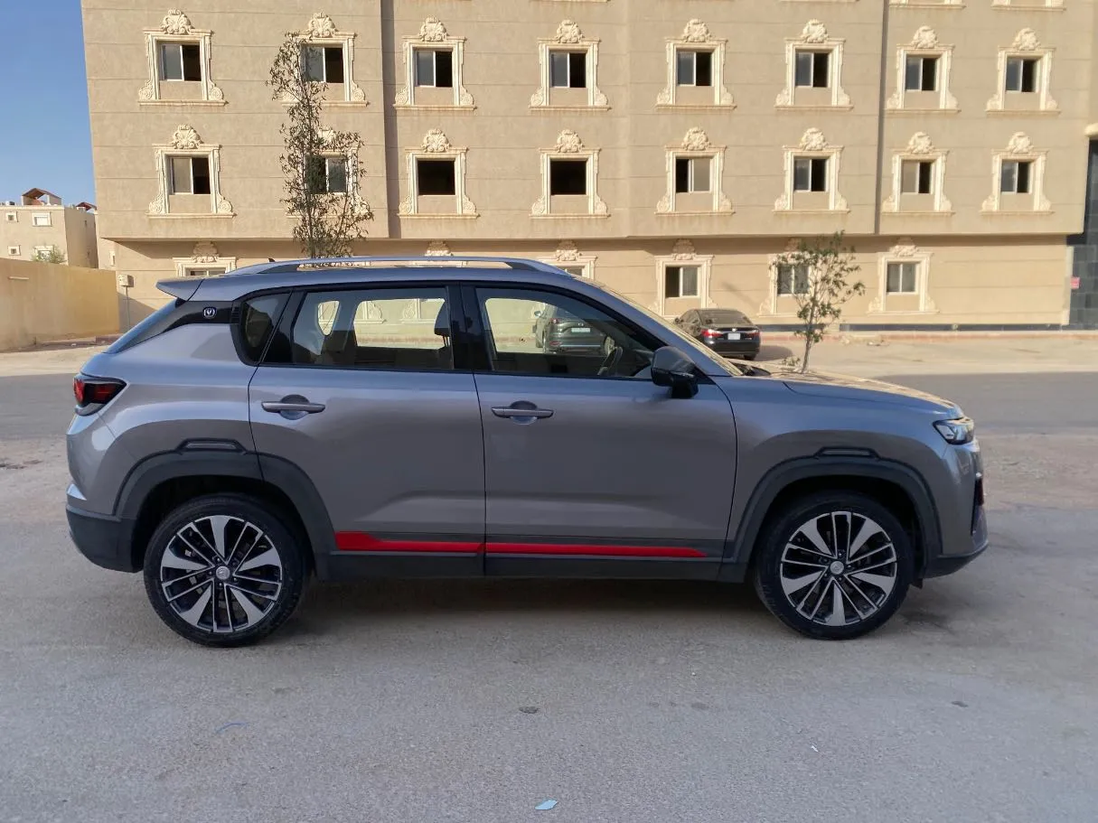 Car image 4