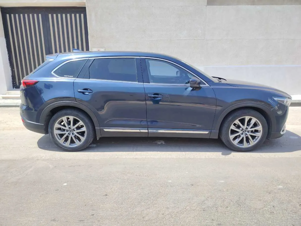 Car image 4