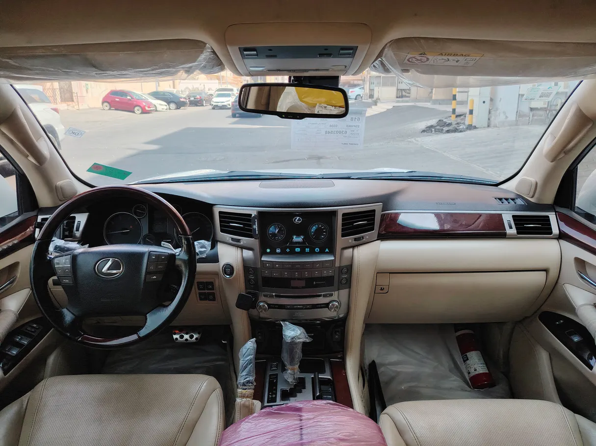 Car image 19