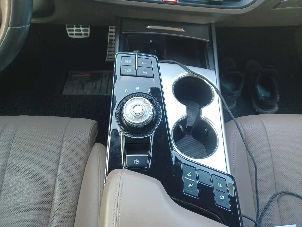Car image 13