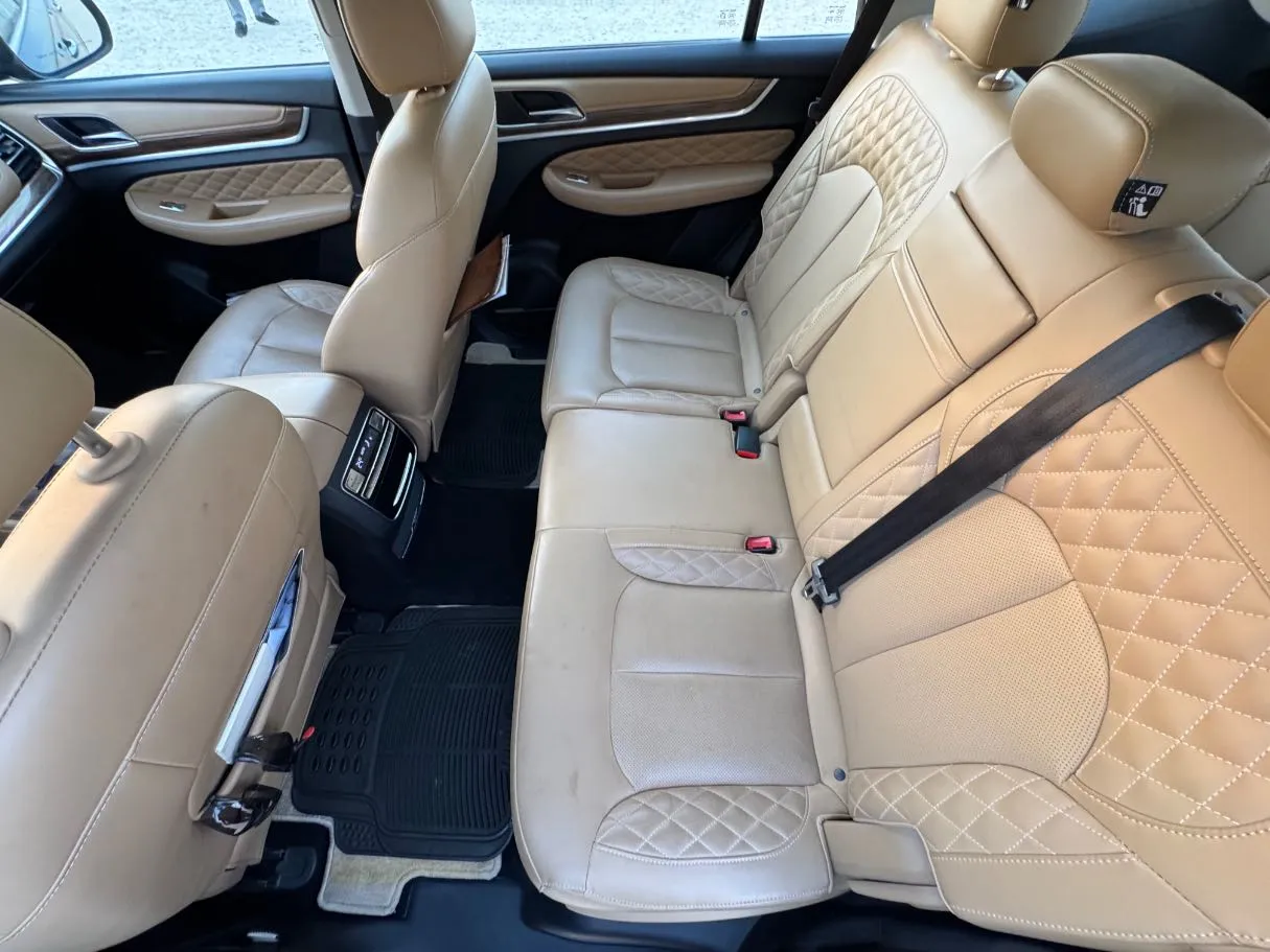 Car image 13