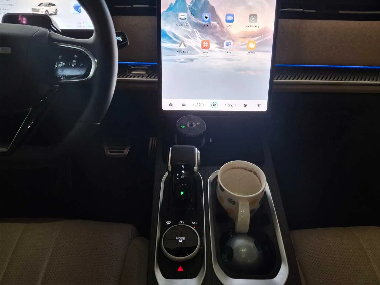 Car image 16