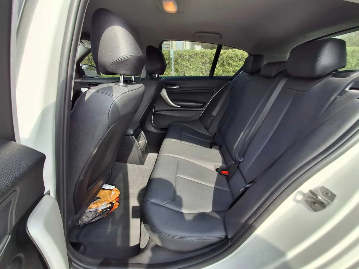 Car image 13