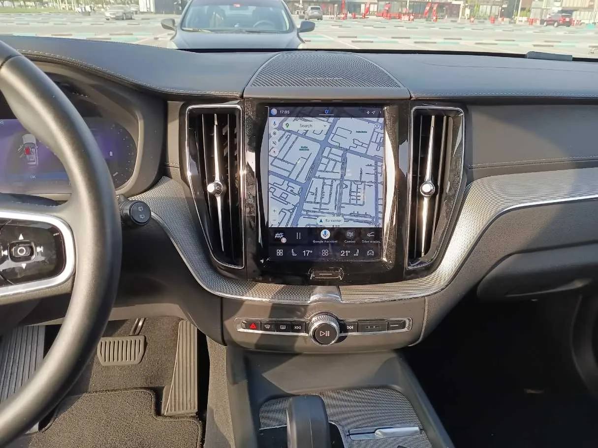 Car image 16