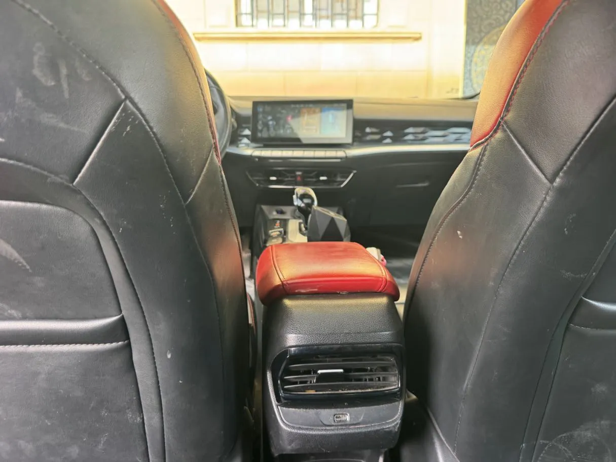 Car image 20
