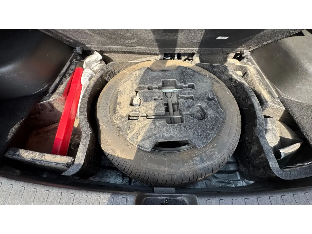 Car image 27