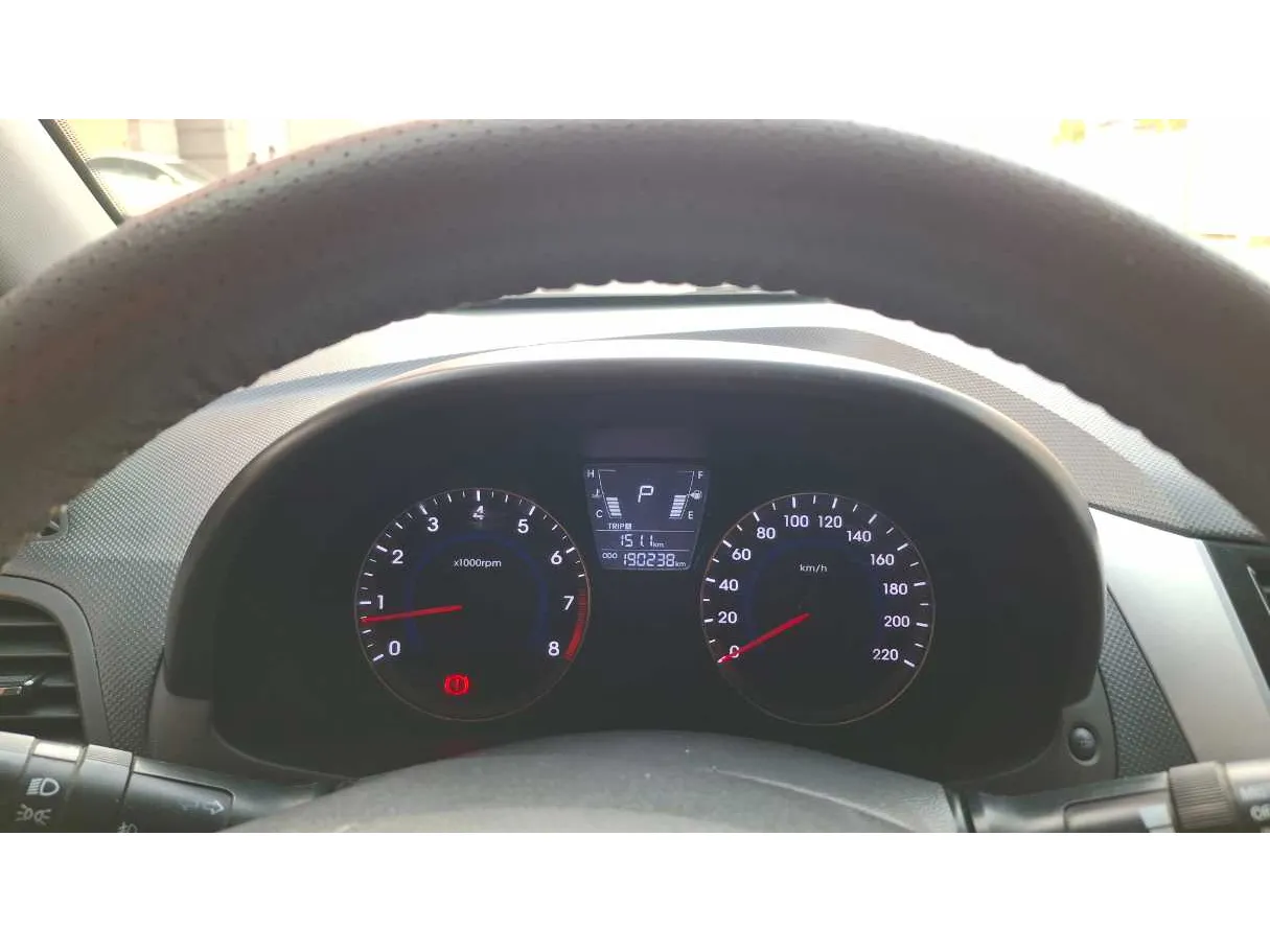 Car image 19