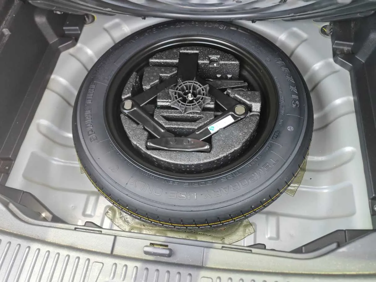 Car image 21