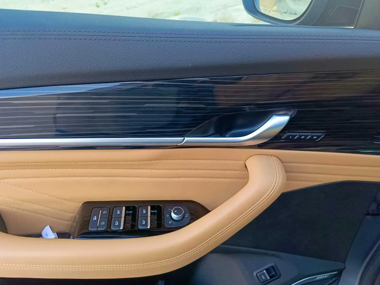Car image 35