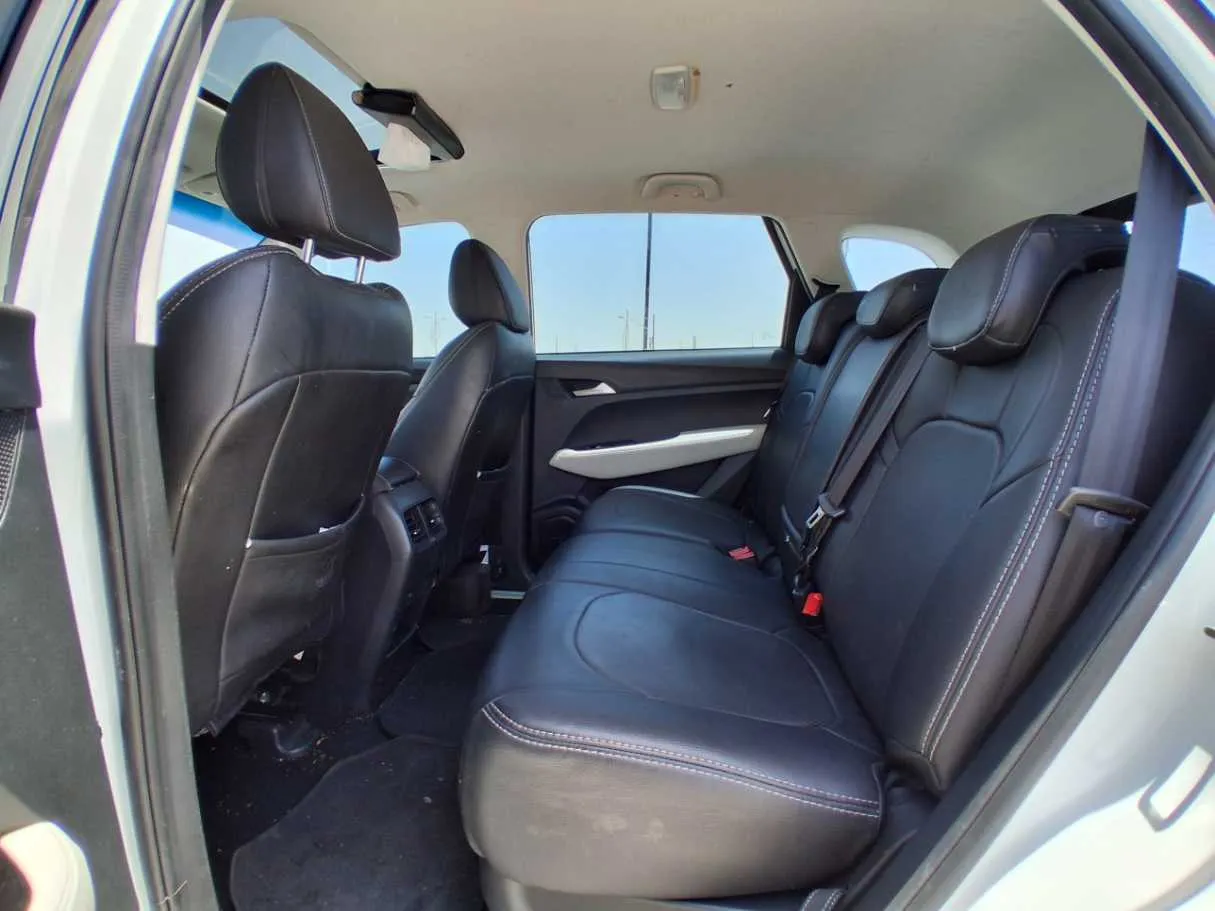 Car image 13
