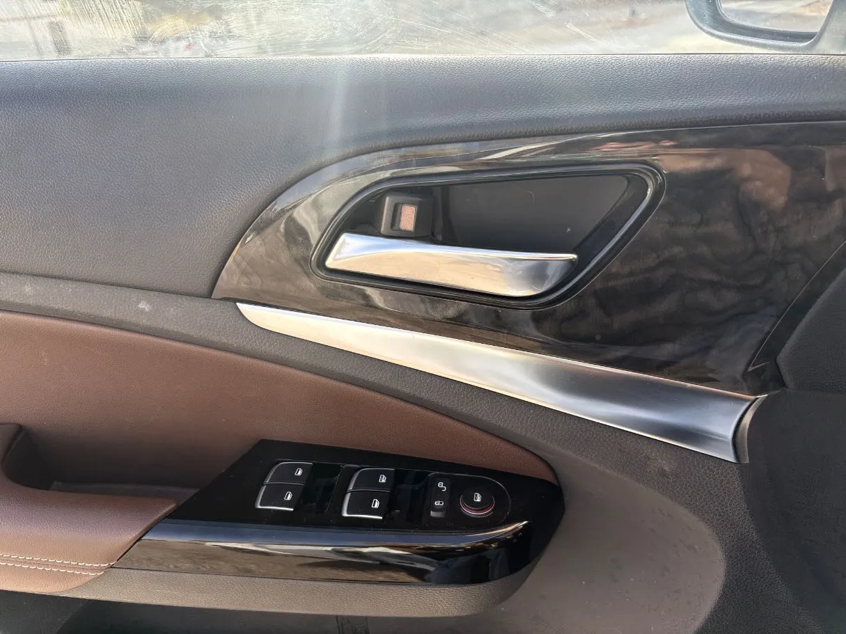 Car image 27