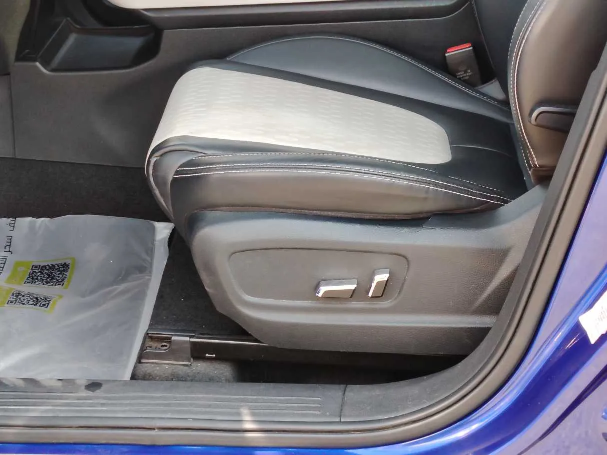 Car image 33