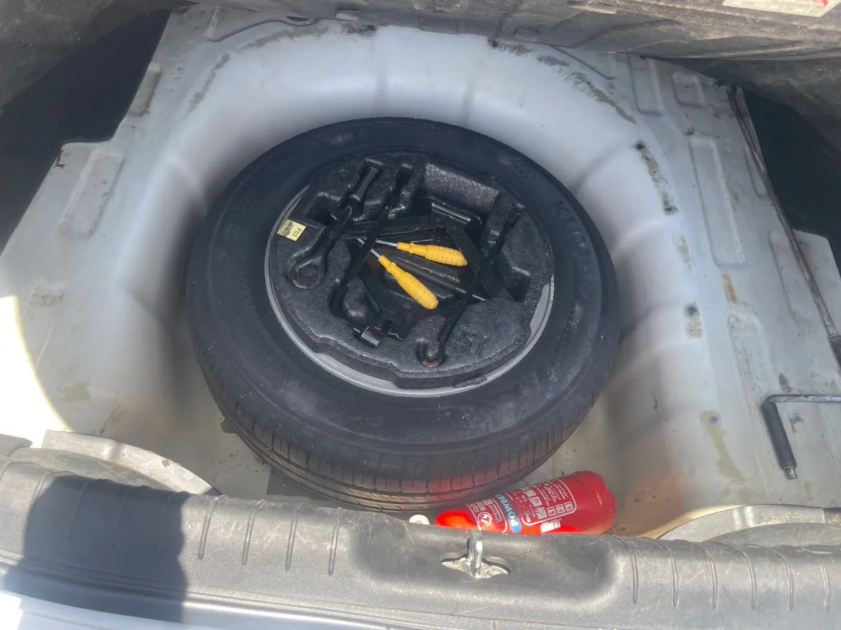 Car image 24