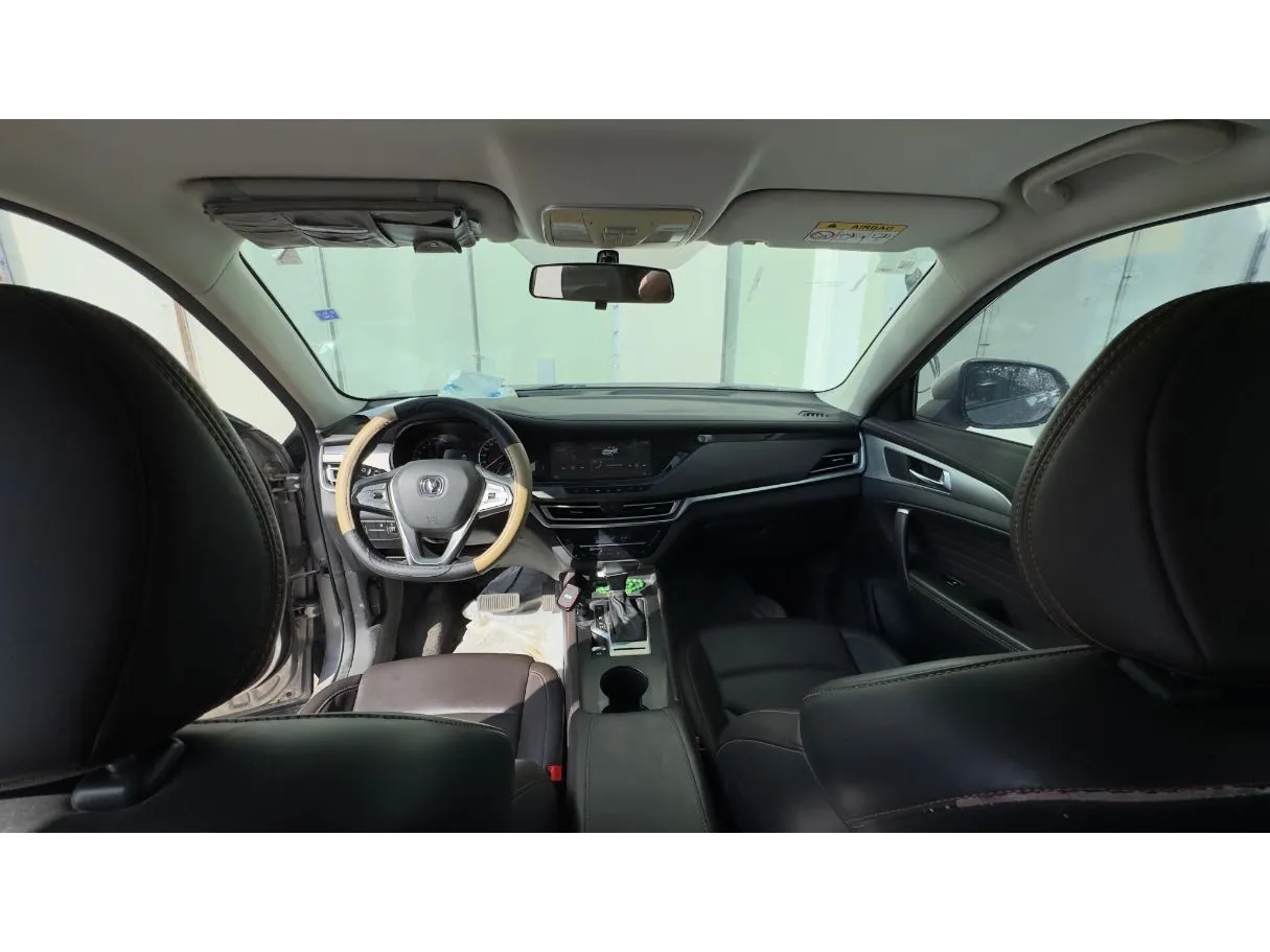 Car image 13