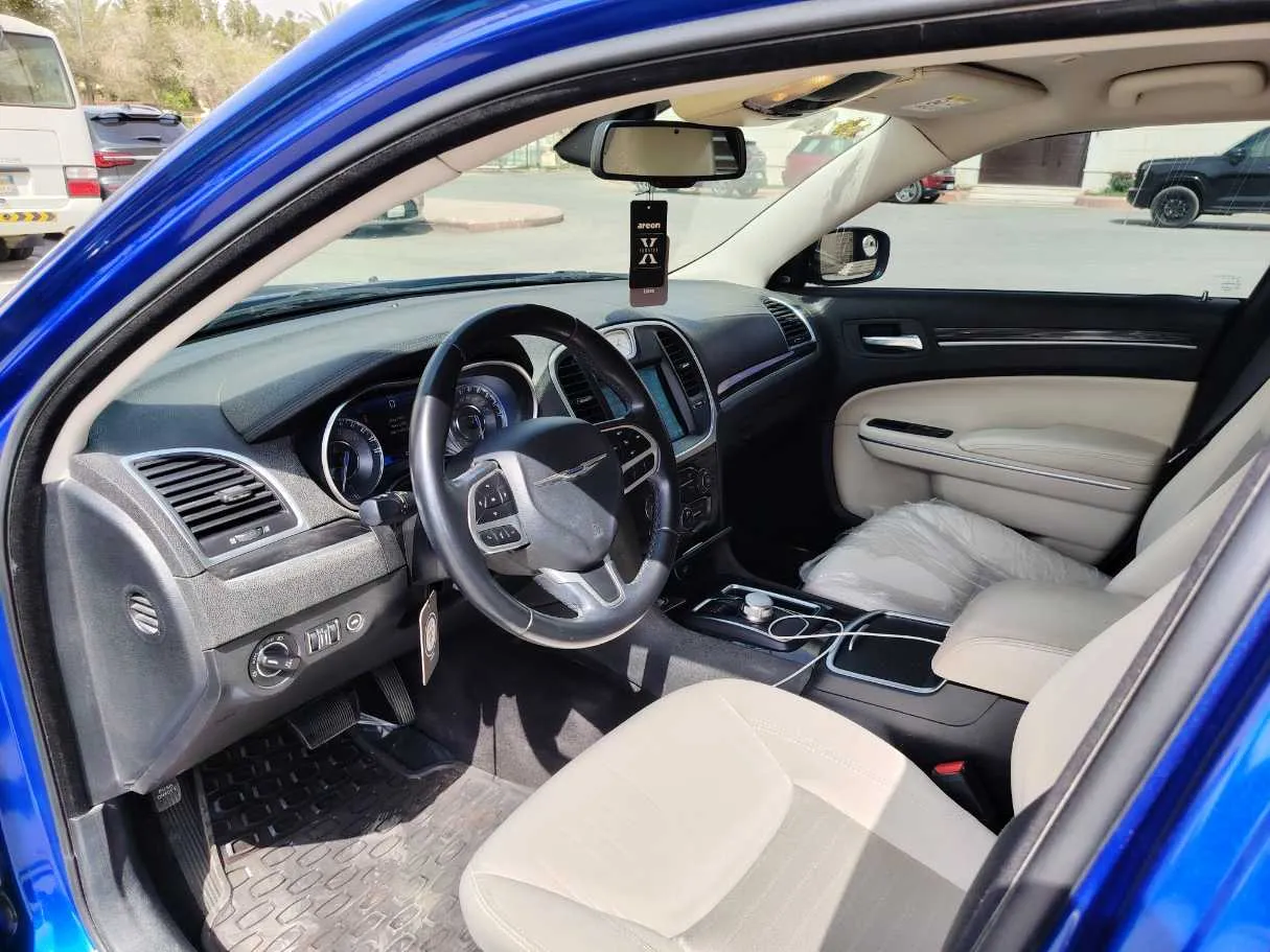 Car image 12