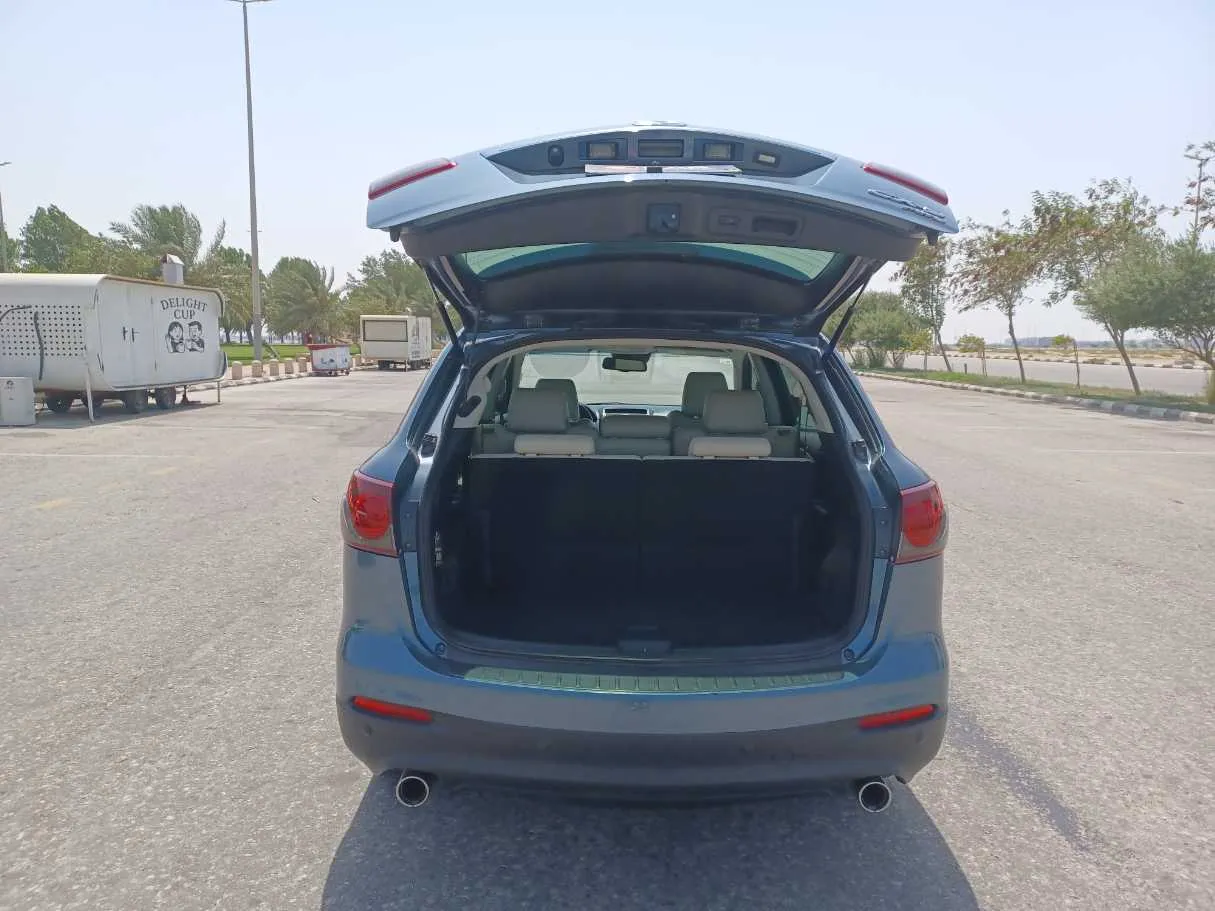 Car image 19