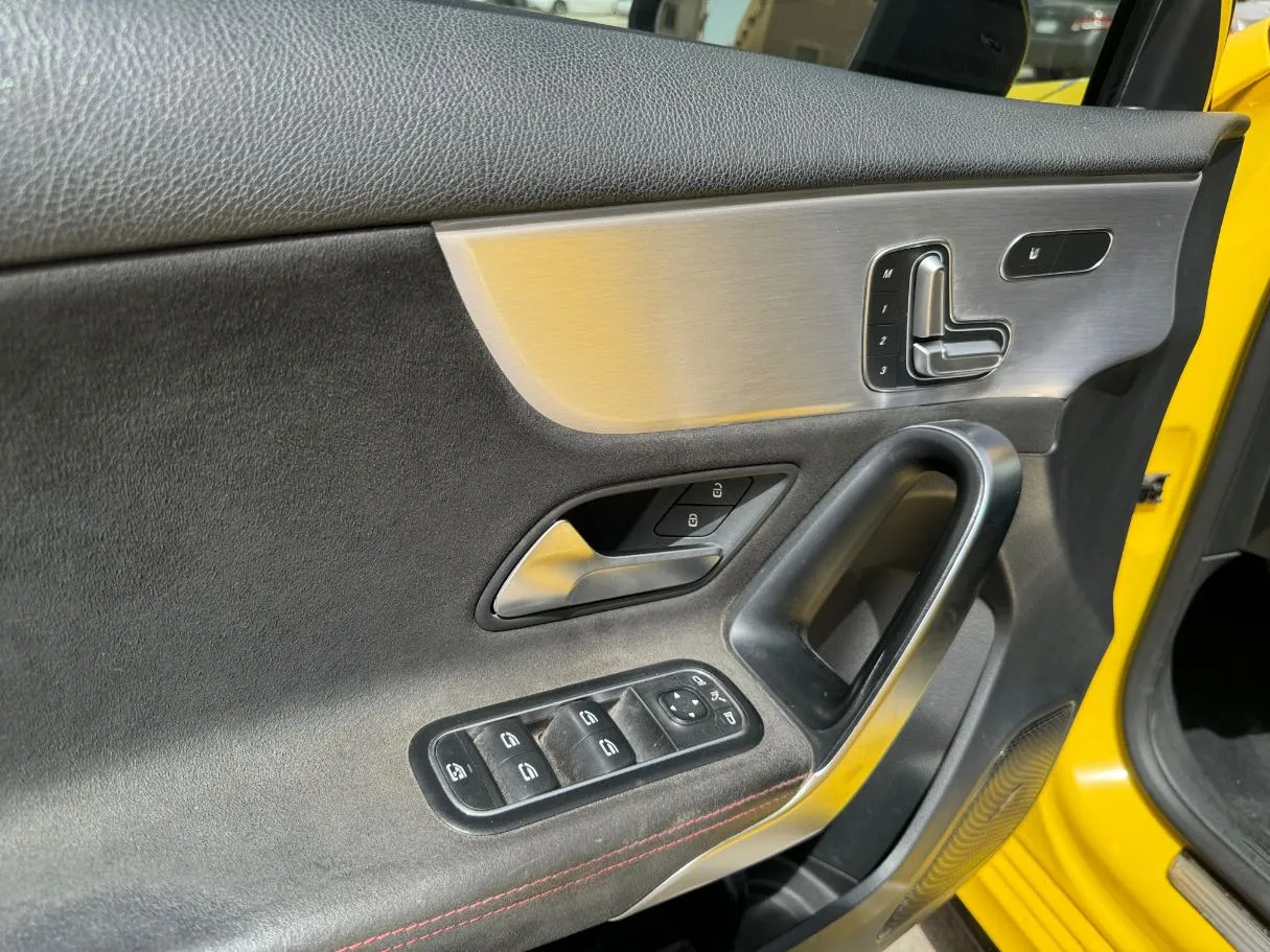 Car image 28